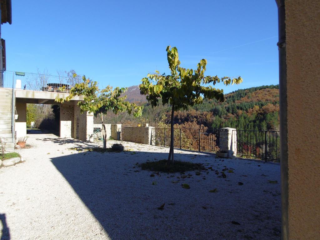 La Ferme De Valauris Bed and Breakfast Sisteron Εξωτερικό φωτογραφία