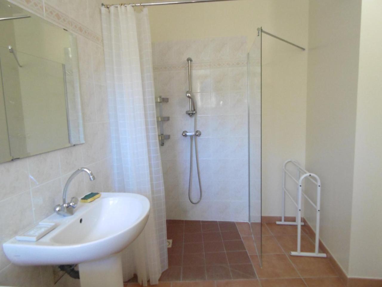 La Ferme De Valauris Bed and Breakfast Sisteron Εξωτερικό φωτογραφία